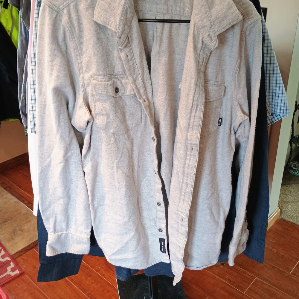 Vans Light Gray Casual Button Down Shirt Bin 20